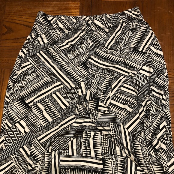 VS PINK Beach Pants. Size XS. Black and white patterned. Lounge. - Picture 2 of 5
